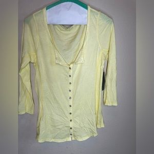 Guess Top pale yellow 3/4 length sleeves NWT size small